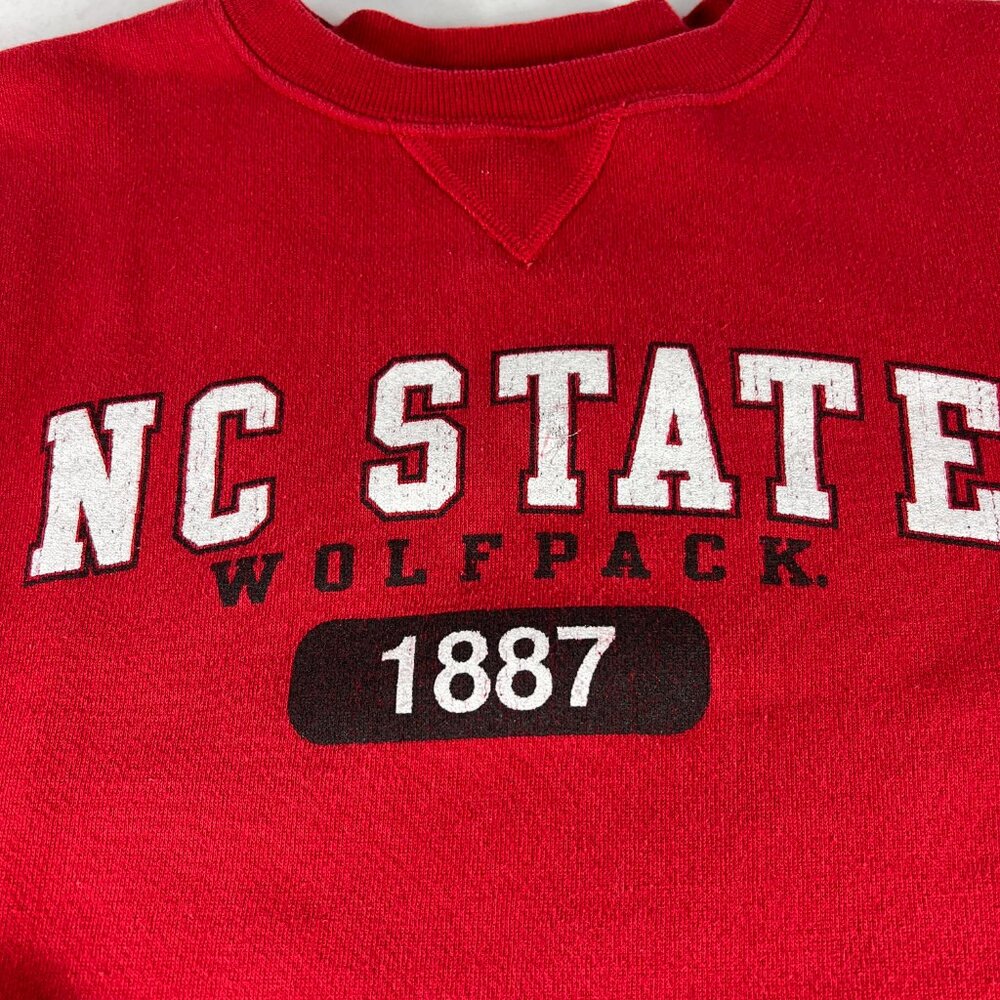Y2K North Carolina State Wolfpack Sweatshirt Medium Red Faded Logo Crewneck - Picture 2 of 15
